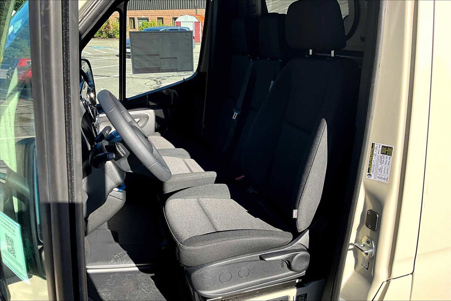 New 2025 Mercedes-Benz Sprinter 2500 image 13