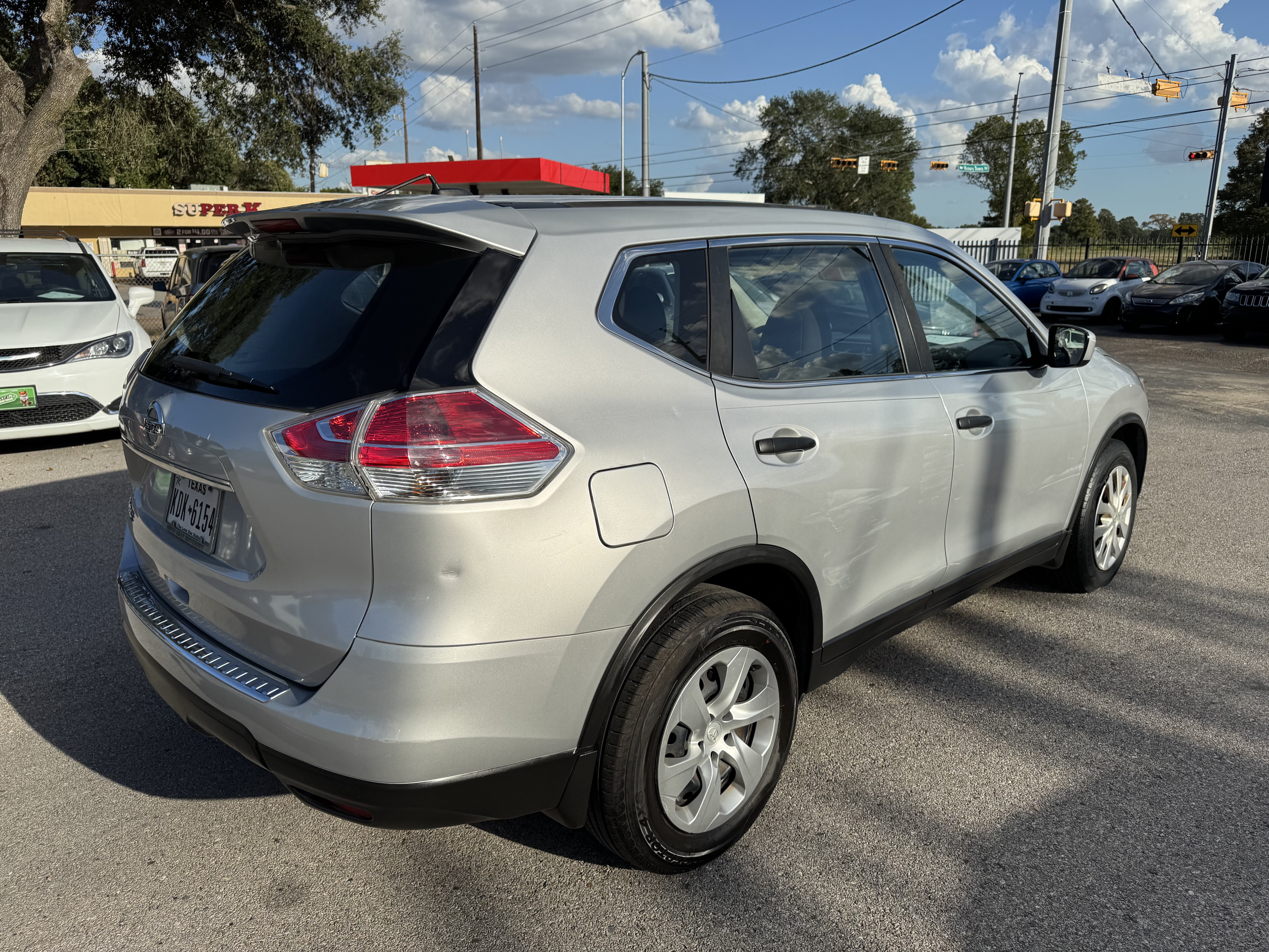 Used 2016 Nissan Rogue S FWD image 4