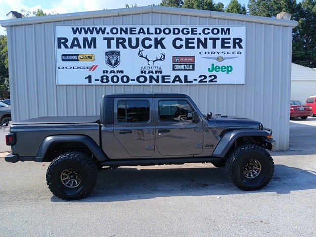 Used 2025 Jeep Gladiator Sport image 2