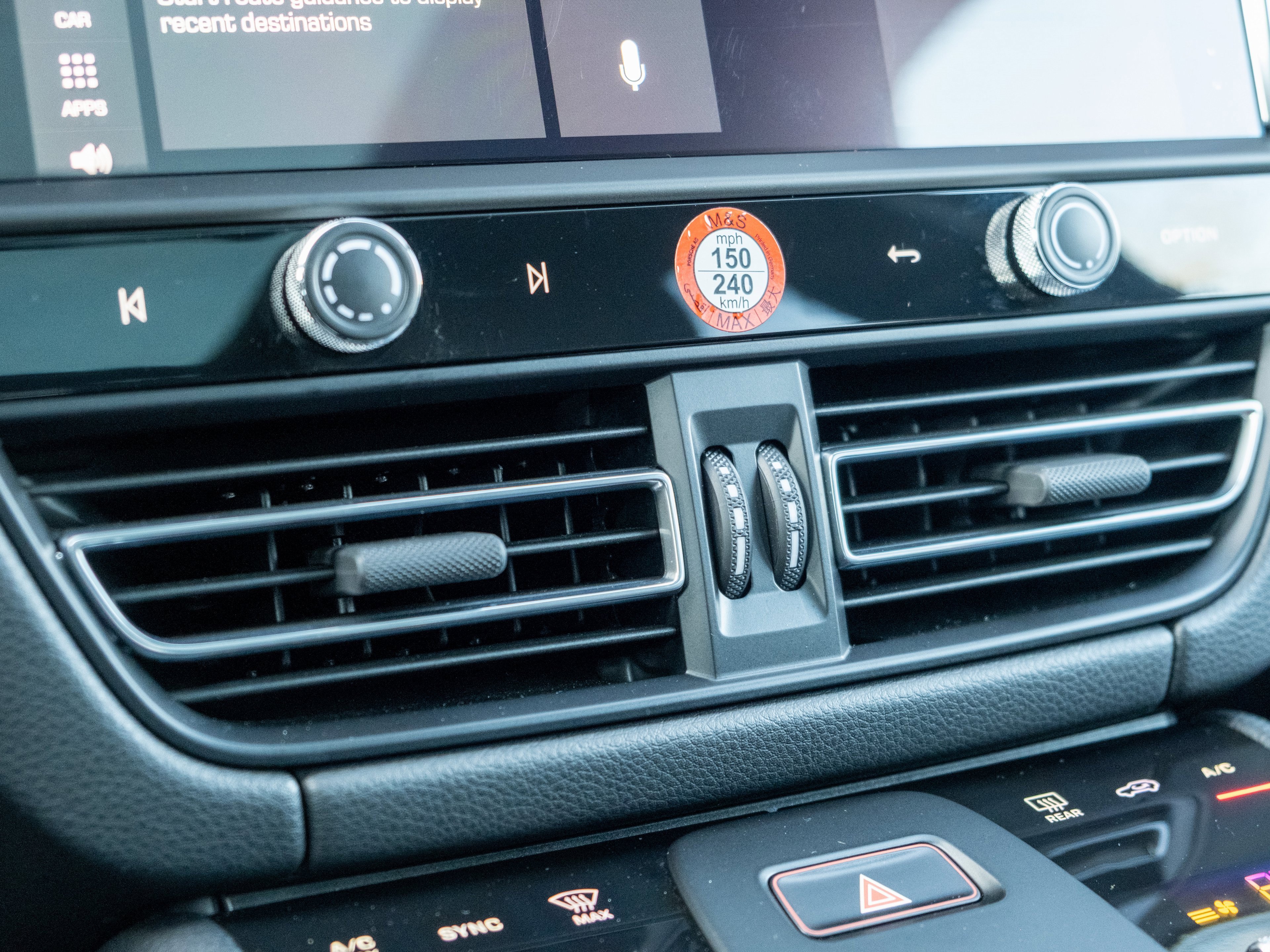 Certified 2025 Porsche Macan image 21