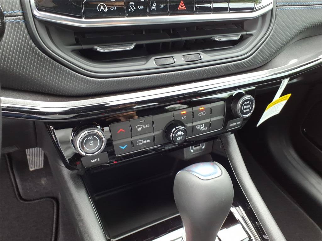 New 2026 Jeep Compass Latitude AWD/4WD image 13