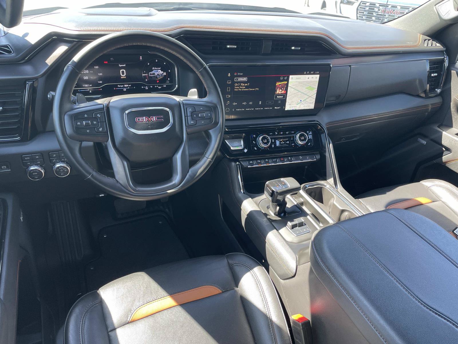 Used 2025 GMC Sierra 1500 AT4 w/ AT4 Premium Package AWD/4WD image 8