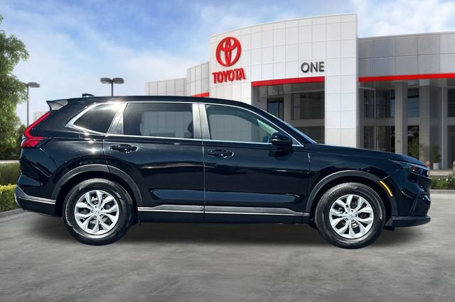 Used 2025 Honda CR-V LX image 3