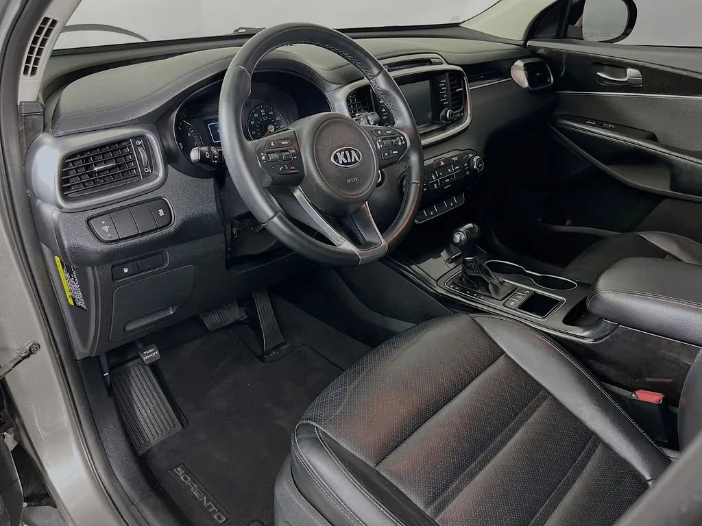 Used 2017 Kia Sorento EX image 10
