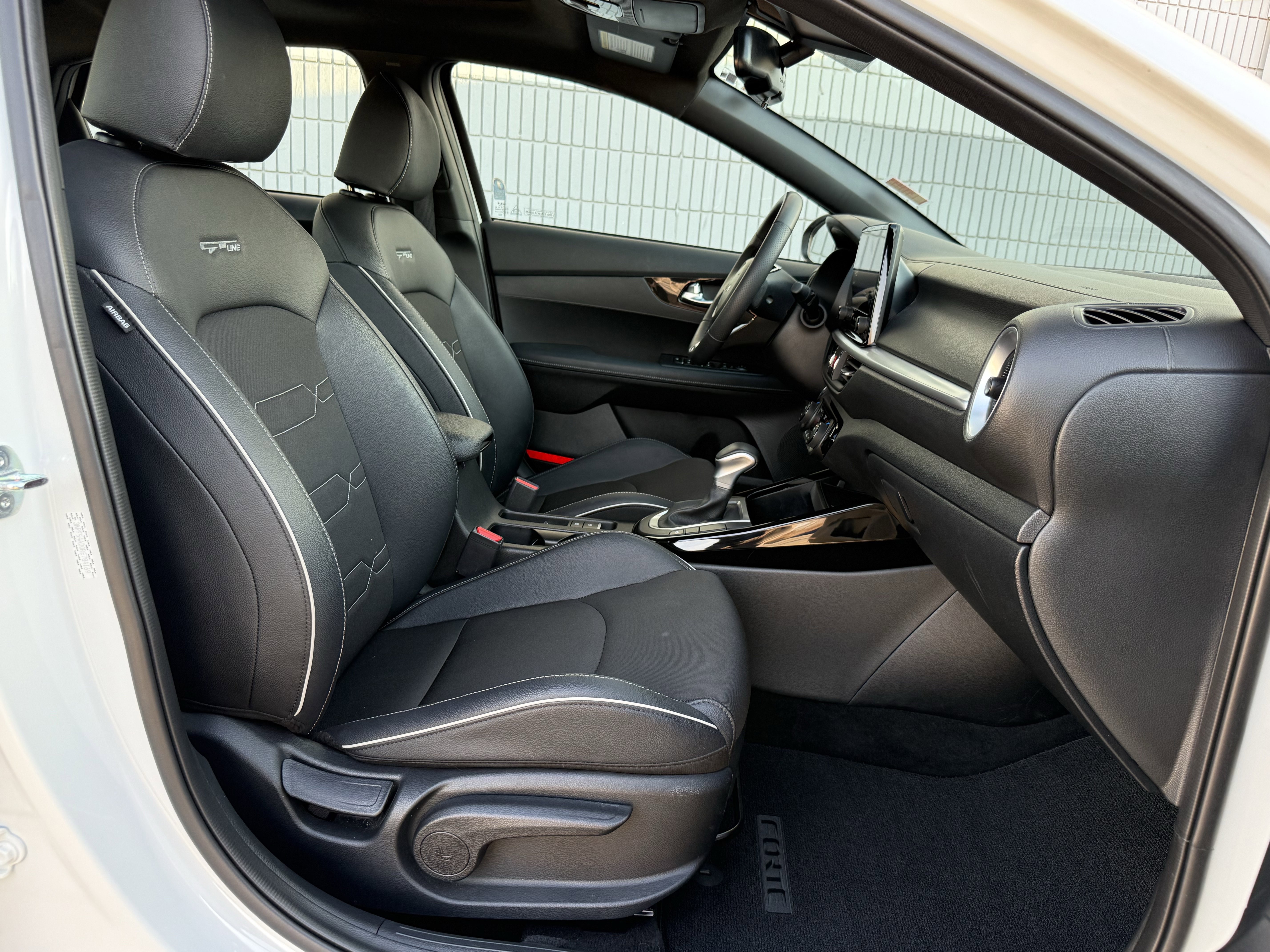 Used 2024 Kia Forte GT-Line w/ GT-Line Premium Package image 5