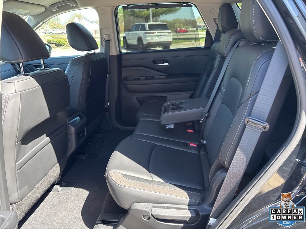 Used 2025 Nissan Pathfinder SL FWD image 40