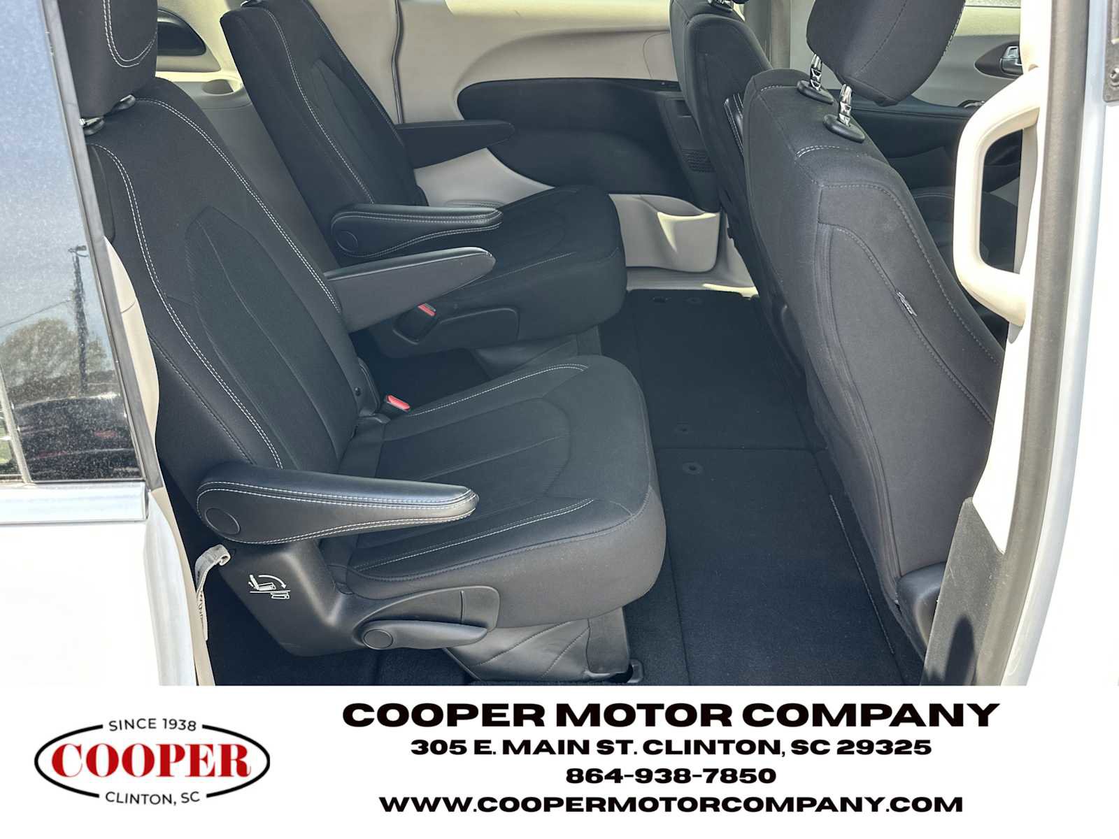 Used 2023 Chrysler Voyager LX image 15