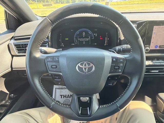 Used 2025 Toyota Camry SE FWD image 19