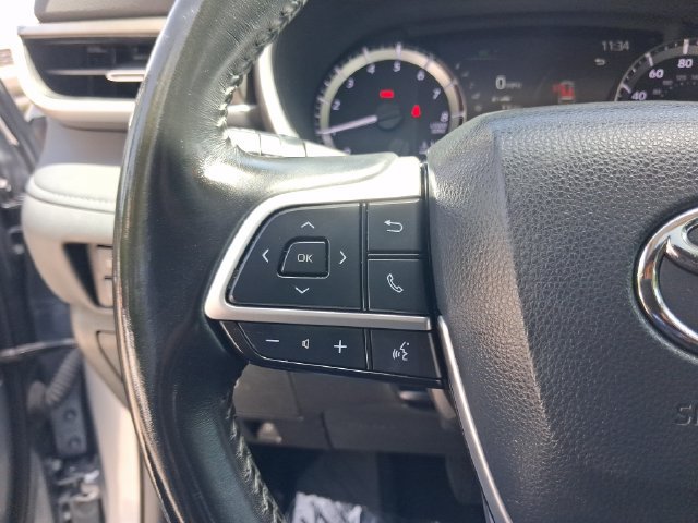 Used 2023 Toyota Highlander XLE FWD image 17
