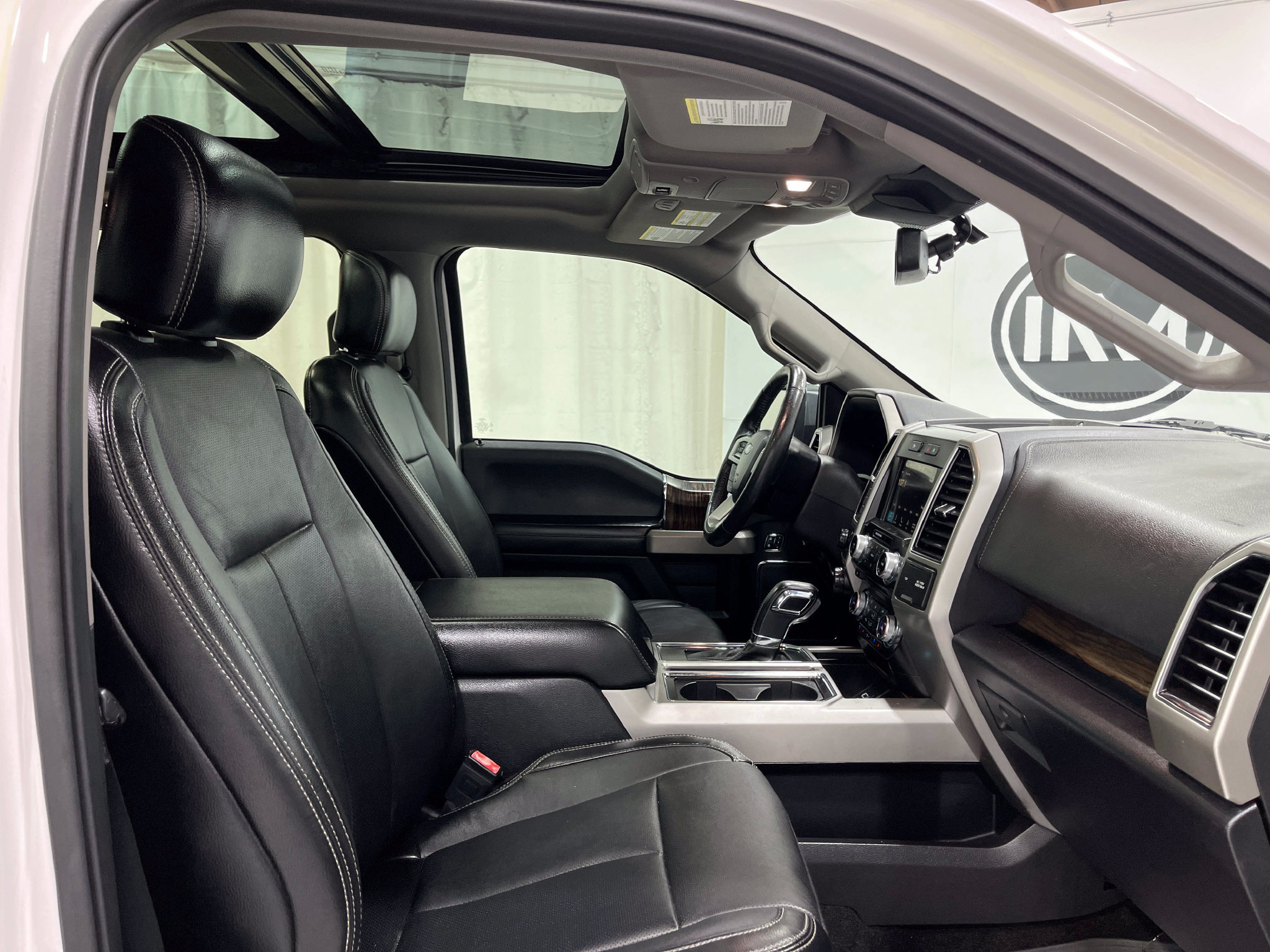 Used 2018 Ford F150 Lariat w/ Equipment Group 502A Luxury AWD/4WD image 32