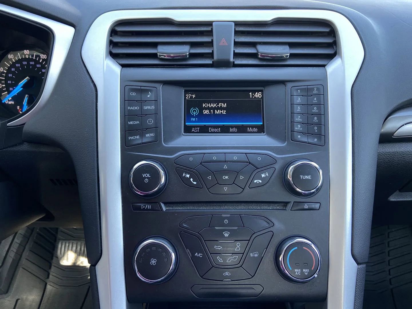 Used 2016 Ford Fusion SE image 16