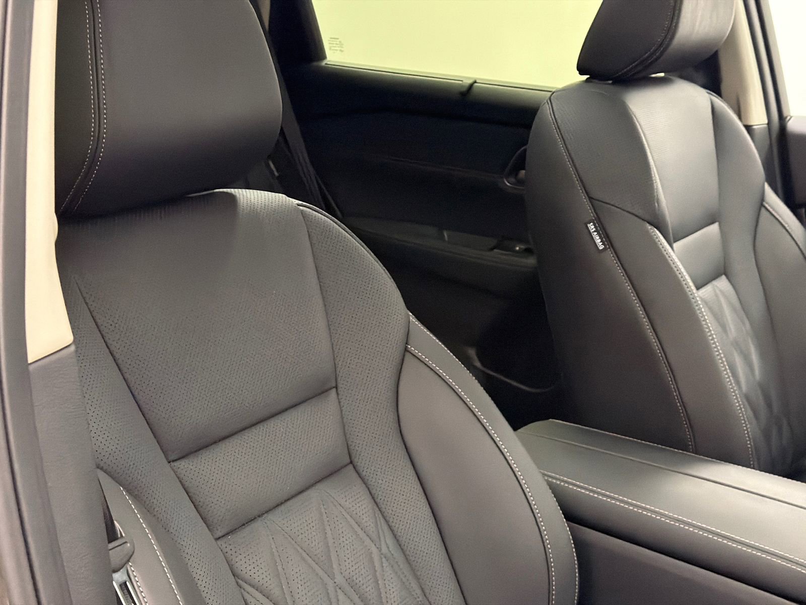 Used 2026 Nissan Rogue Platinum w/ Platinum Premium Package image 11