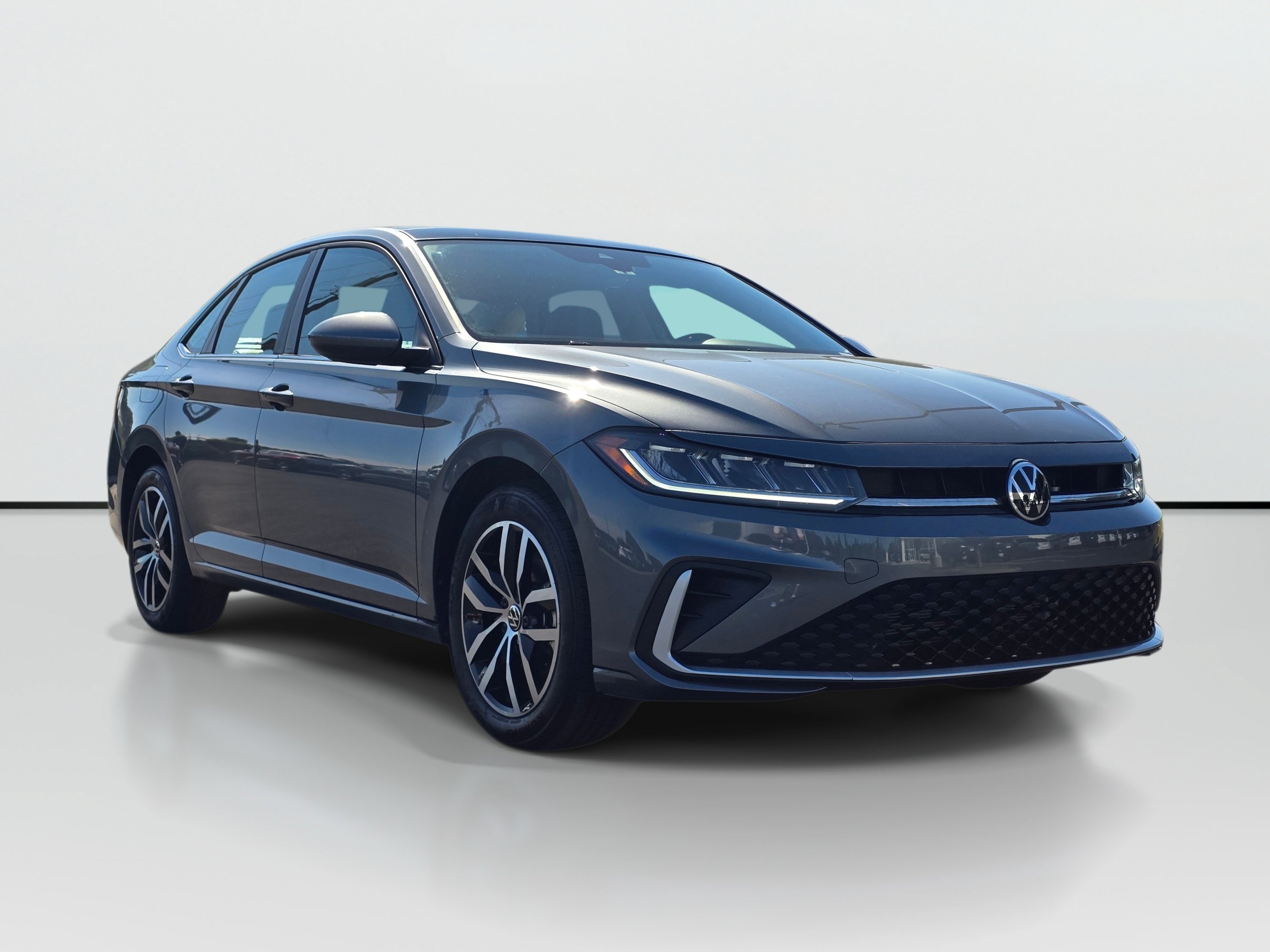 Used 2025 Volkswagen Jetta SE w/ Sunroof Package FWD image 7