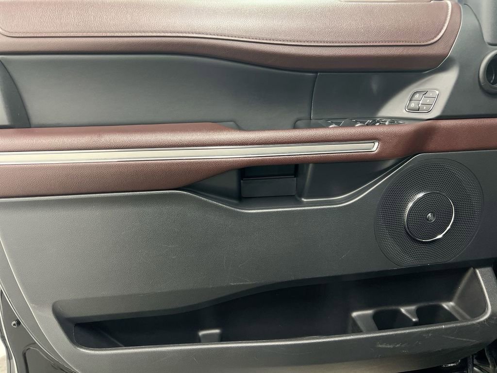 Used 2024 Ford Expedition Limited image 22
