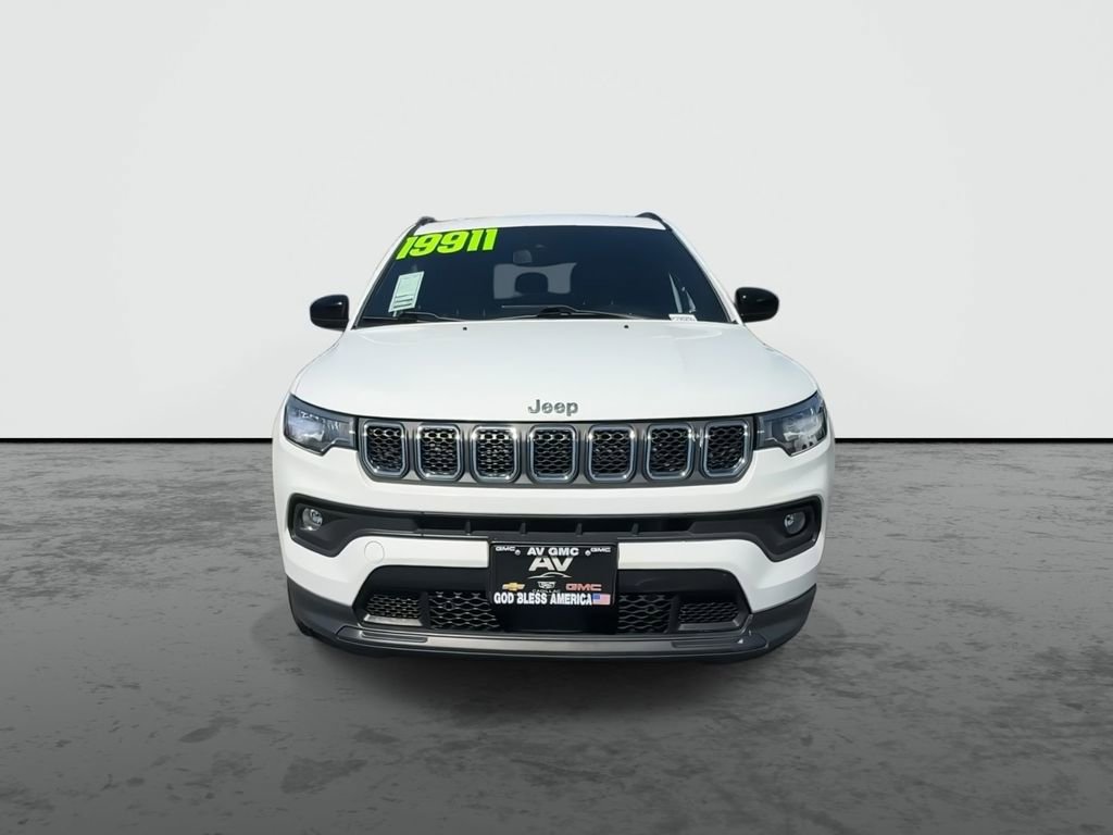 Used 2023 Jeep Compass Latitude image 3