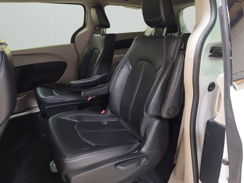 Used 2024 Chrysler Pacifica Limited FWD image 11