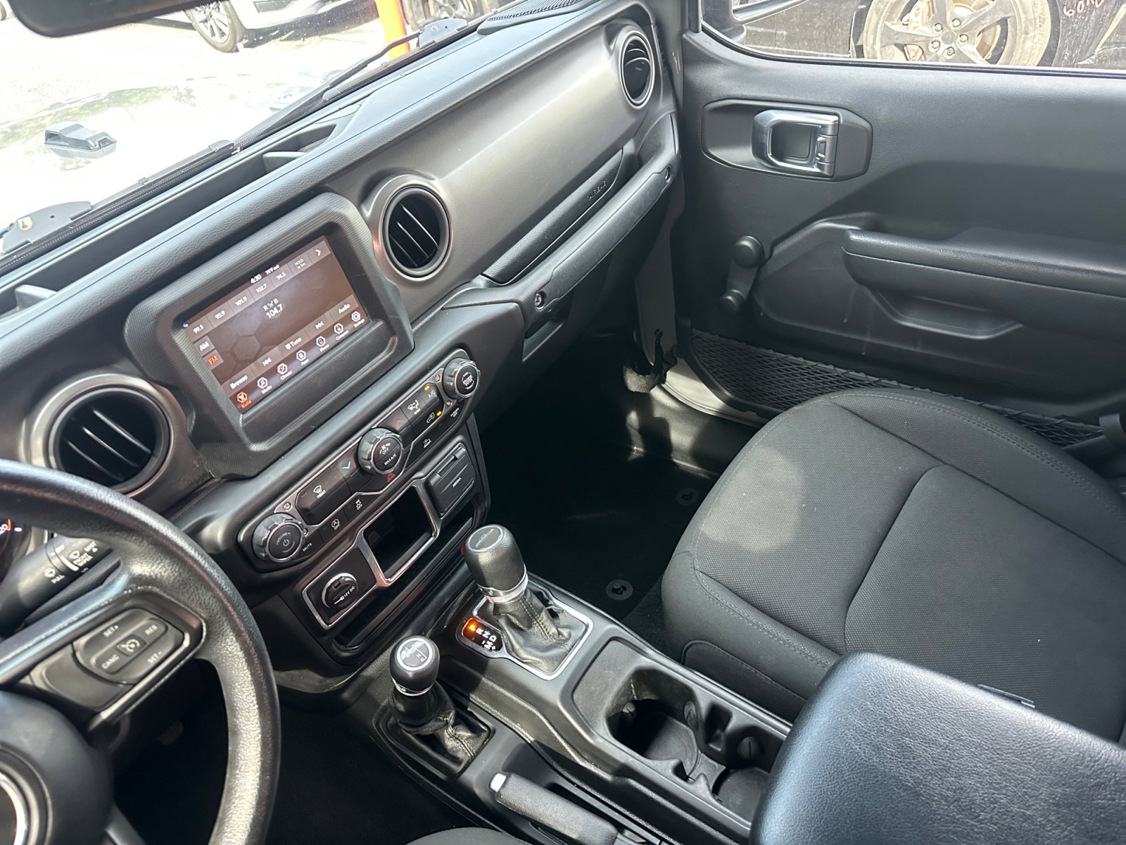 Used 2023 Jeep Gladiator Sport AWD/4WD image 24
