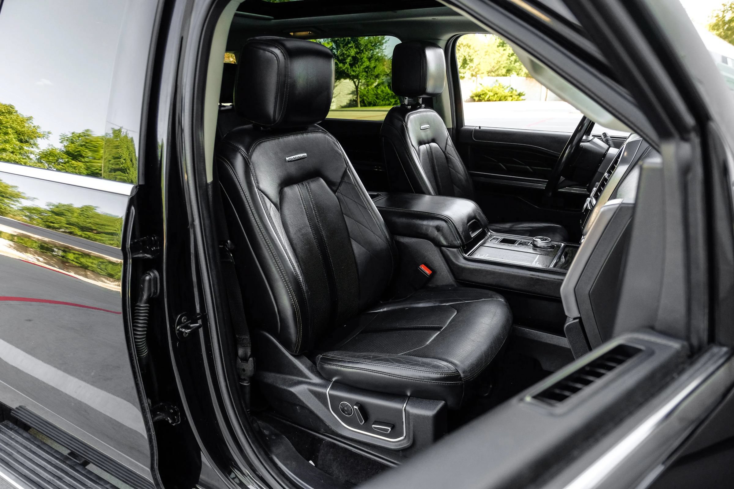 Used 2019 Ford Expedition Max Platinum RWD image 39