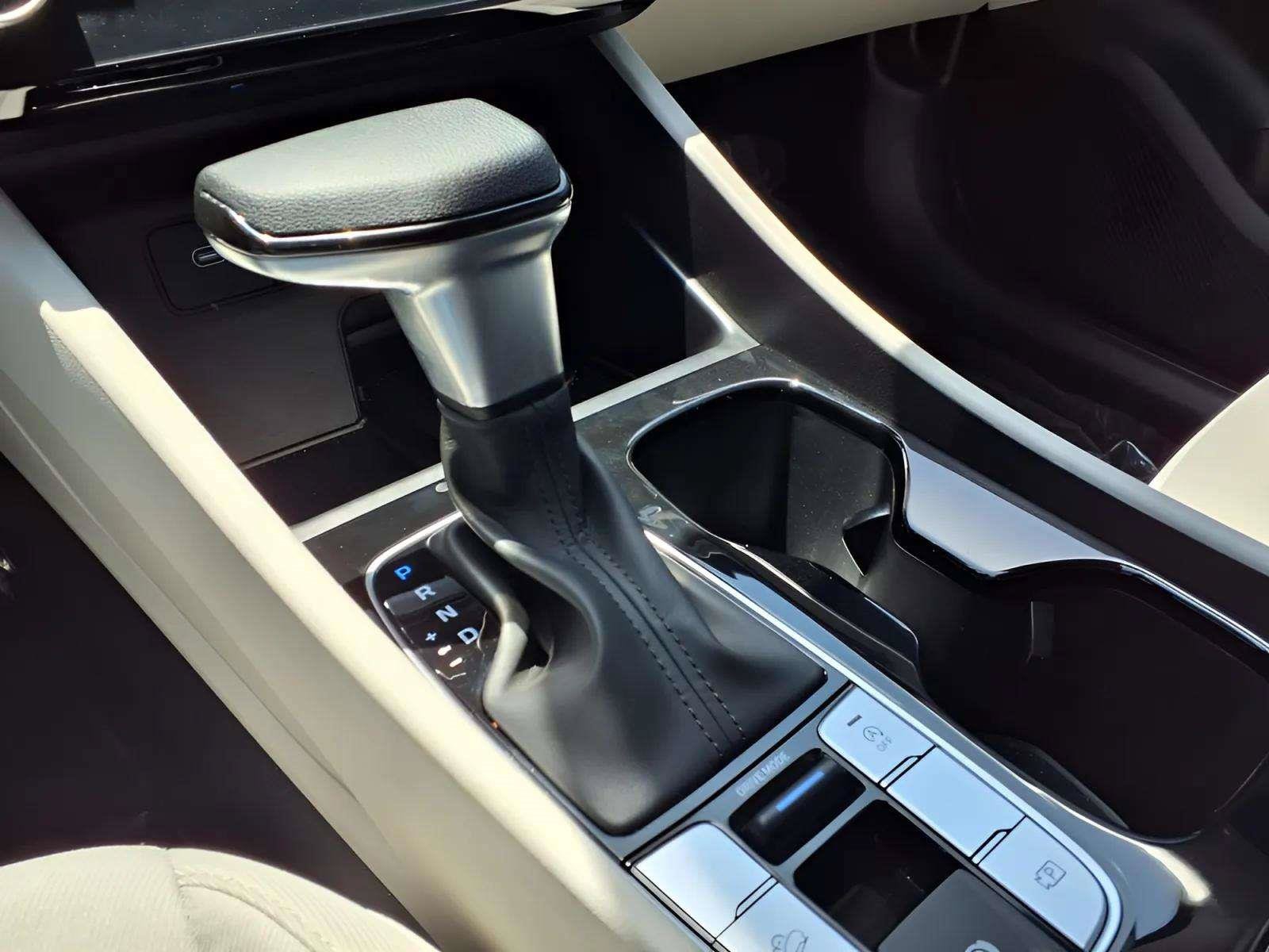 Certified 2025 Hyundai Tucson SEL FWD image 12