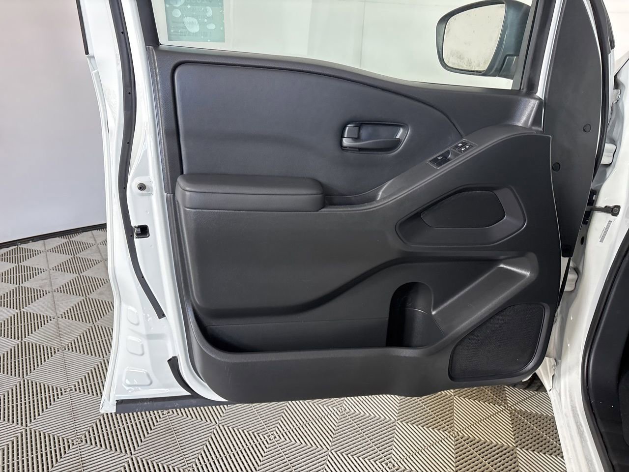 Used 2022 Nissan Frontier S image 9