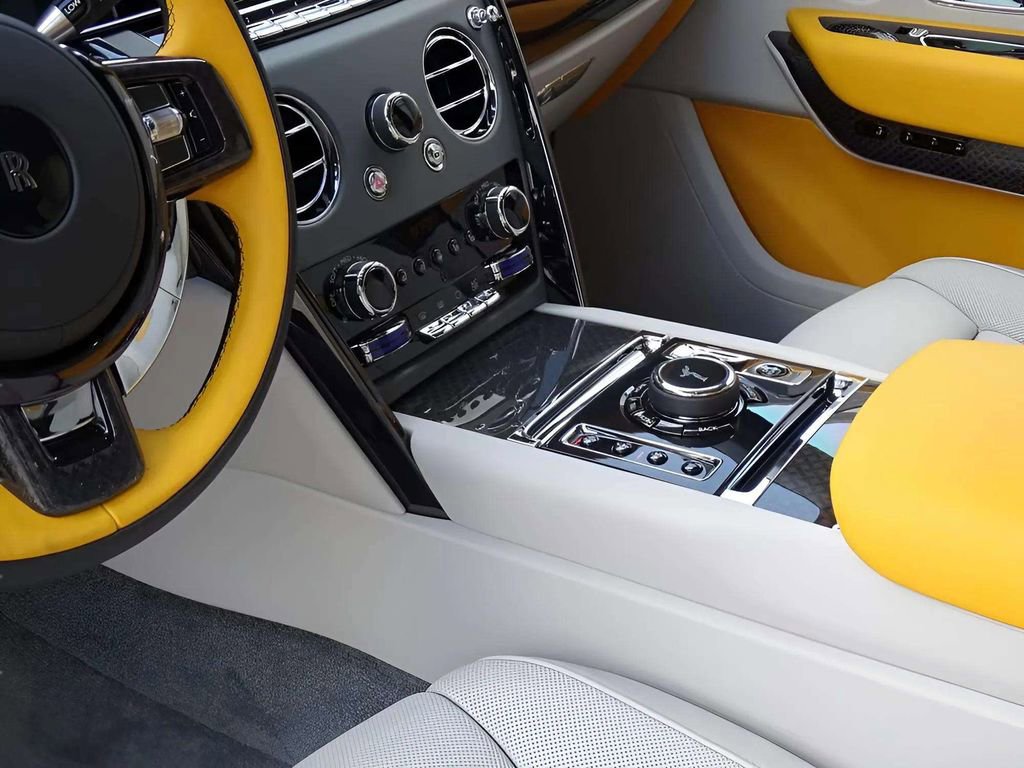New 2025 Rolls-Royce Cullinan Black Badge image 19