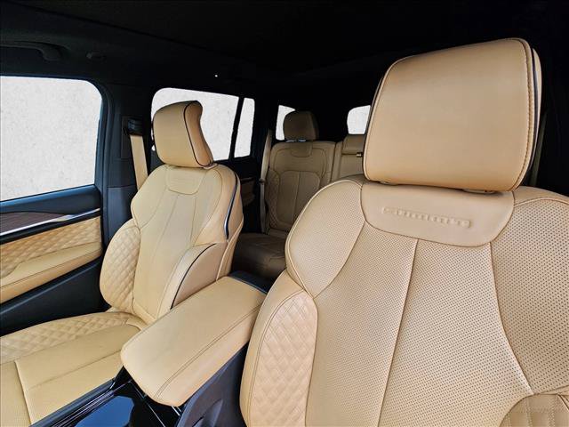 Used 2024 Jeep Grand Cherokee Summit AWD/4WD image 12