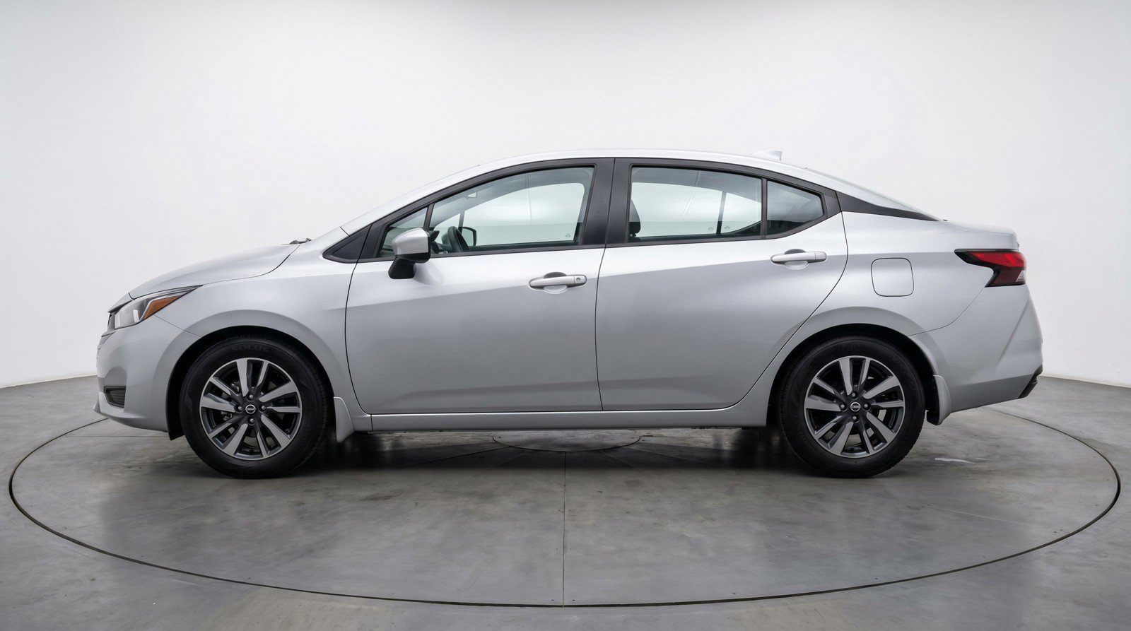 Used 2025 Nissan Versa SV FWD image 5