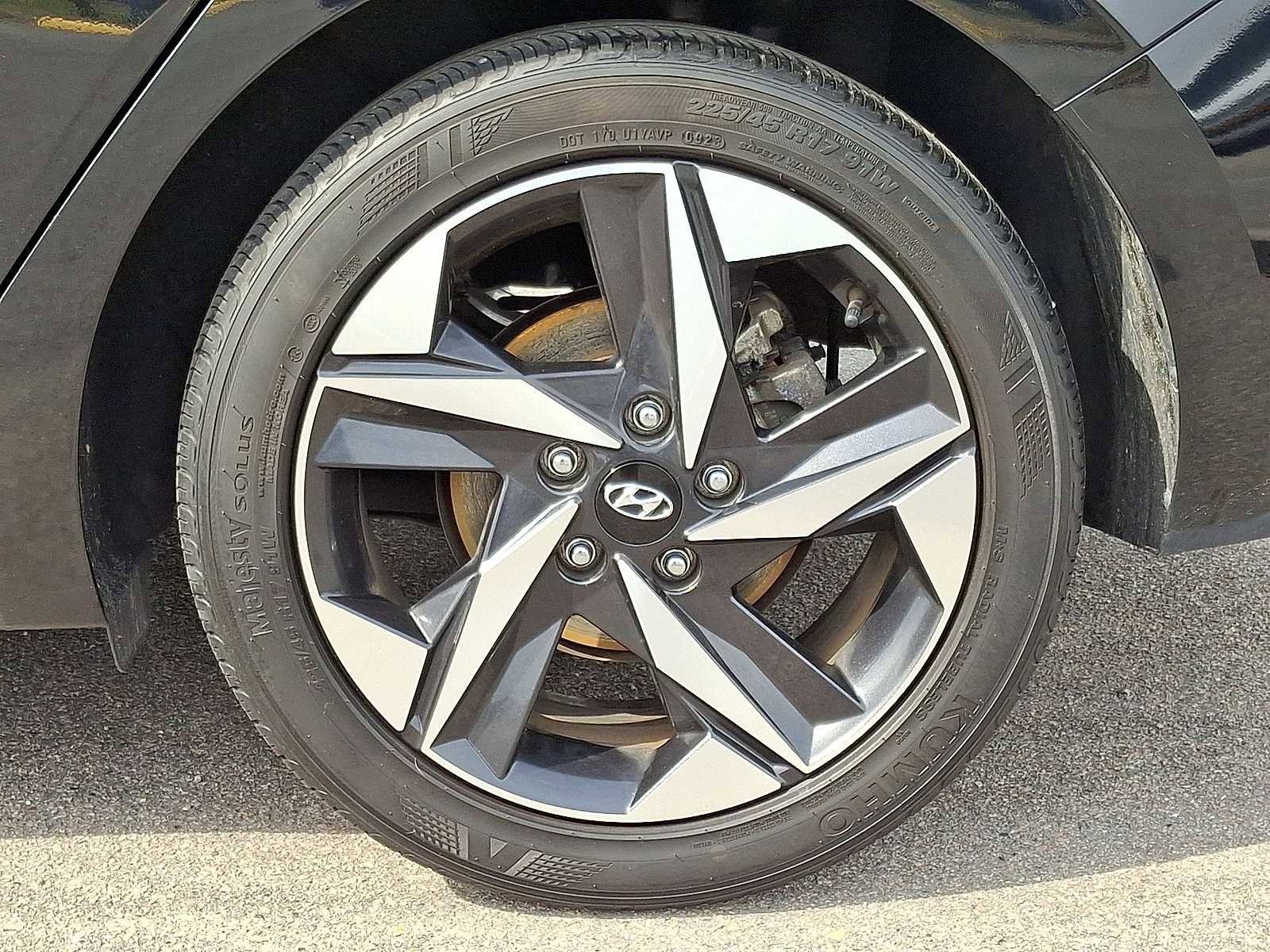 Used 2023 Hyundai Elantra SEL w/ Convenience Package image 37