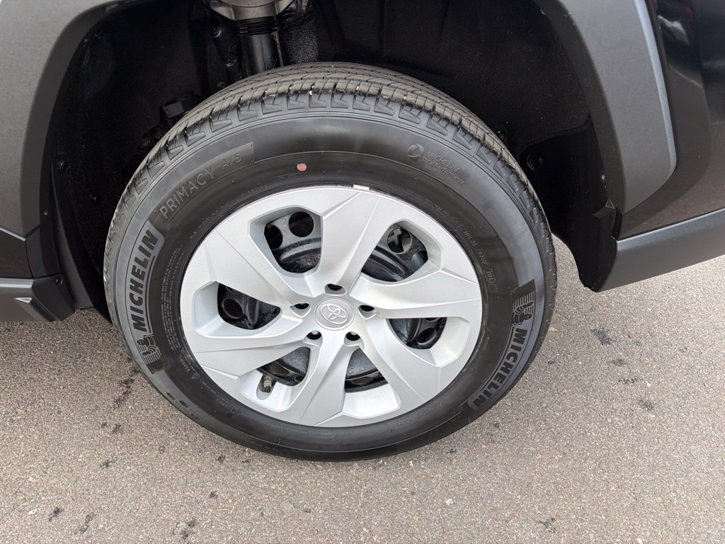 Used 2025 Toyota RAV4 LE AWD/4WD image 34