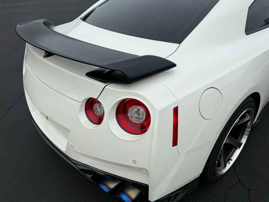 Used 2017 Nissan GT-R Premium w/ Premium Interior Package AWD/4WD image 19