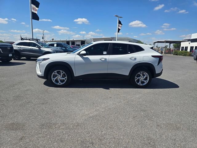 Used 2025 Chevrolet Trax LS w/ LS Convenience Package image 9