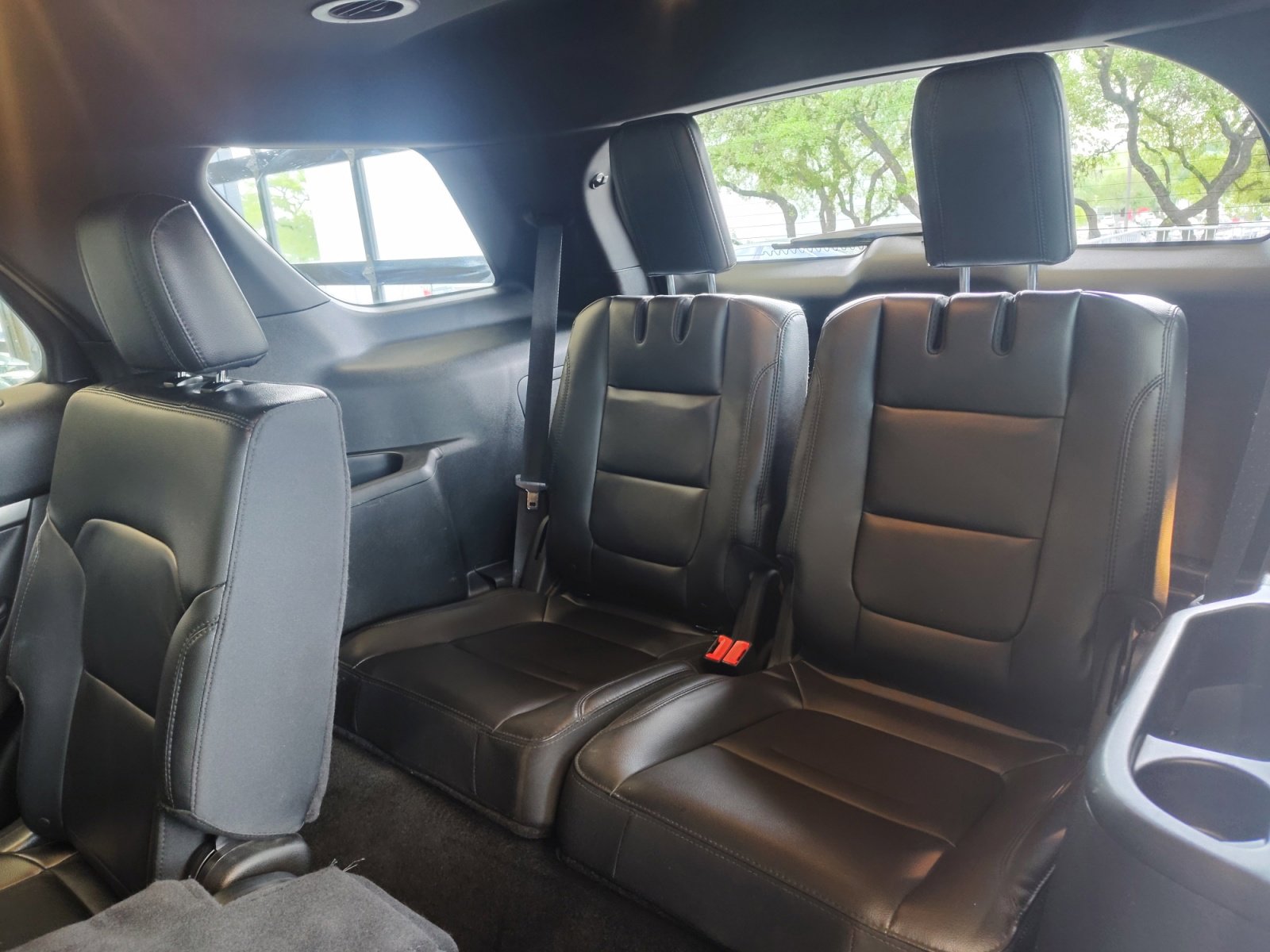 Used 2018 Ford Explorer XLT w/ Equipment Group 202A image 26