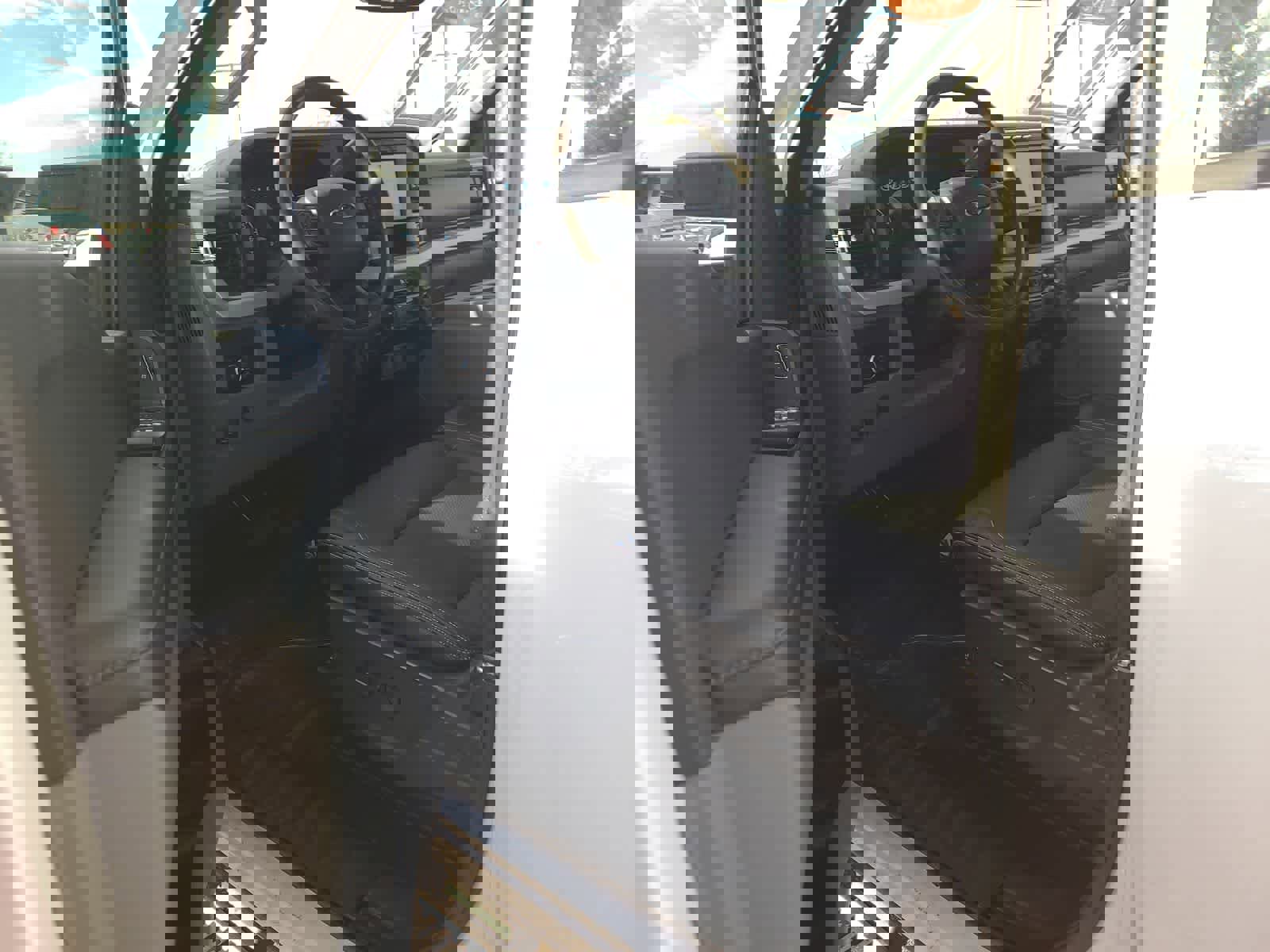 Used 2023 Ford F350 XLT image 10