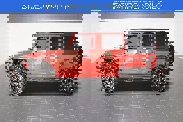 Used 2016 Jeep Wrangler Unlimited Rubicon w/ Connectivity Group video 2