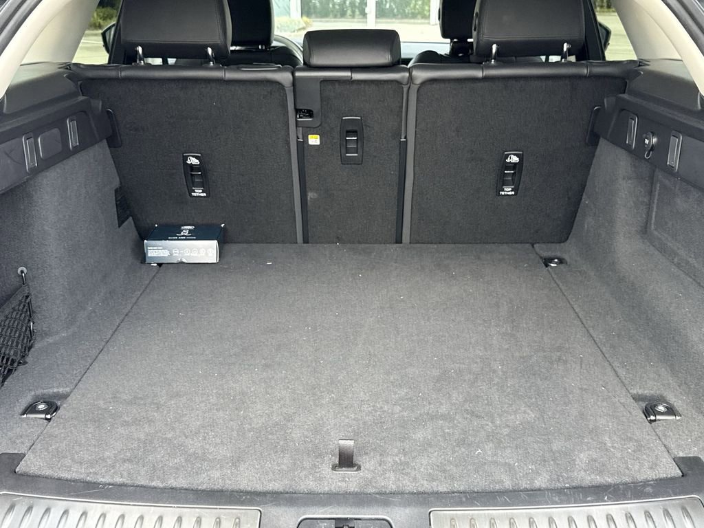 Used 2025 Land Rover Range Rover Velar S image 13