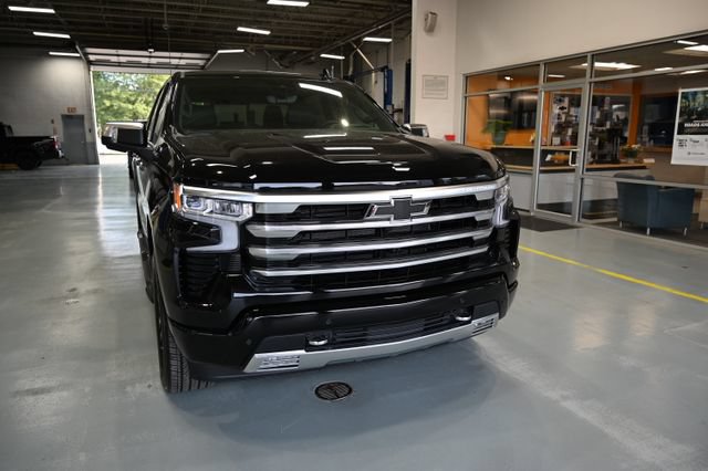 New 2026 Chevrolet Silverado 1500 High Country w/ High Country Premium Package AWD/4WD image 3