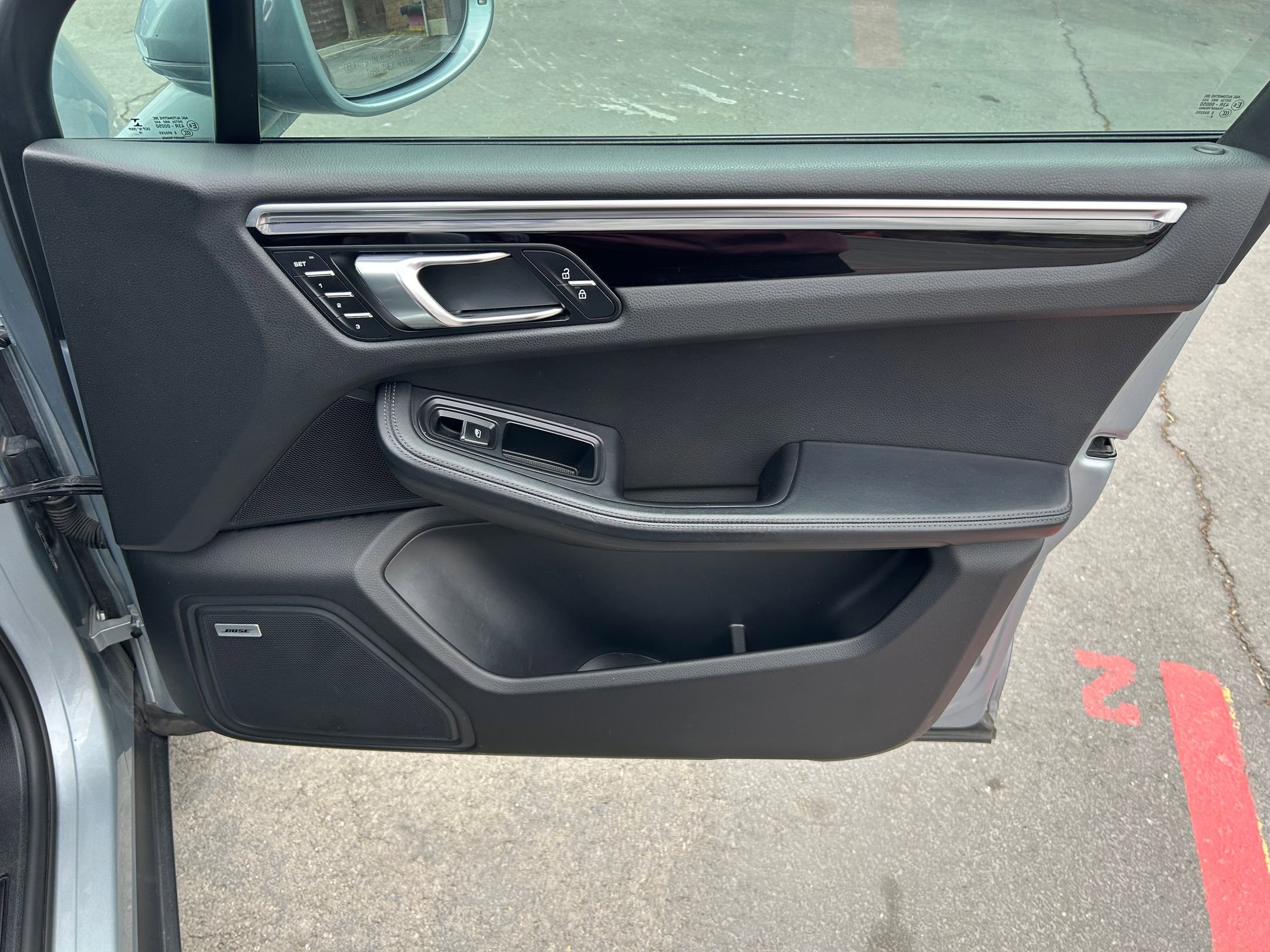 Used 2019 Porsche Macan AWD/4WD image 27