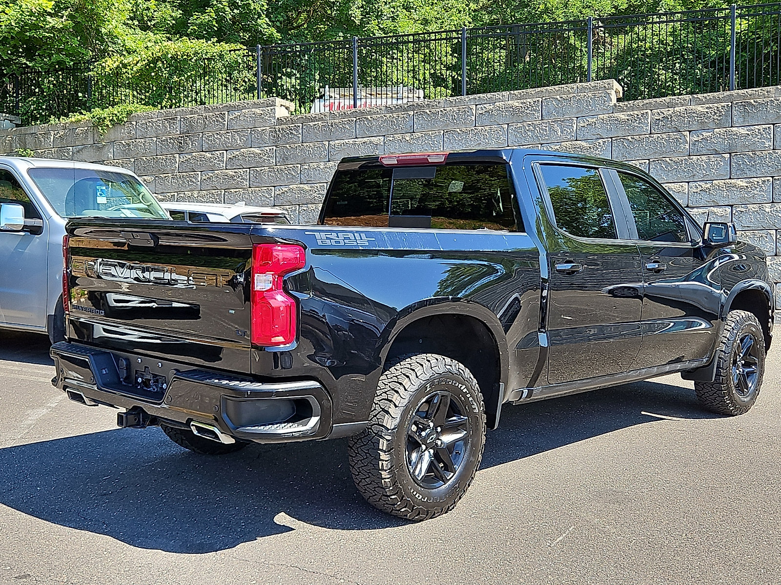 Used 2021 Chevrolet Silverado 1500 LT Trail Boss w/ Convenience Package II AWD/4WD image 6