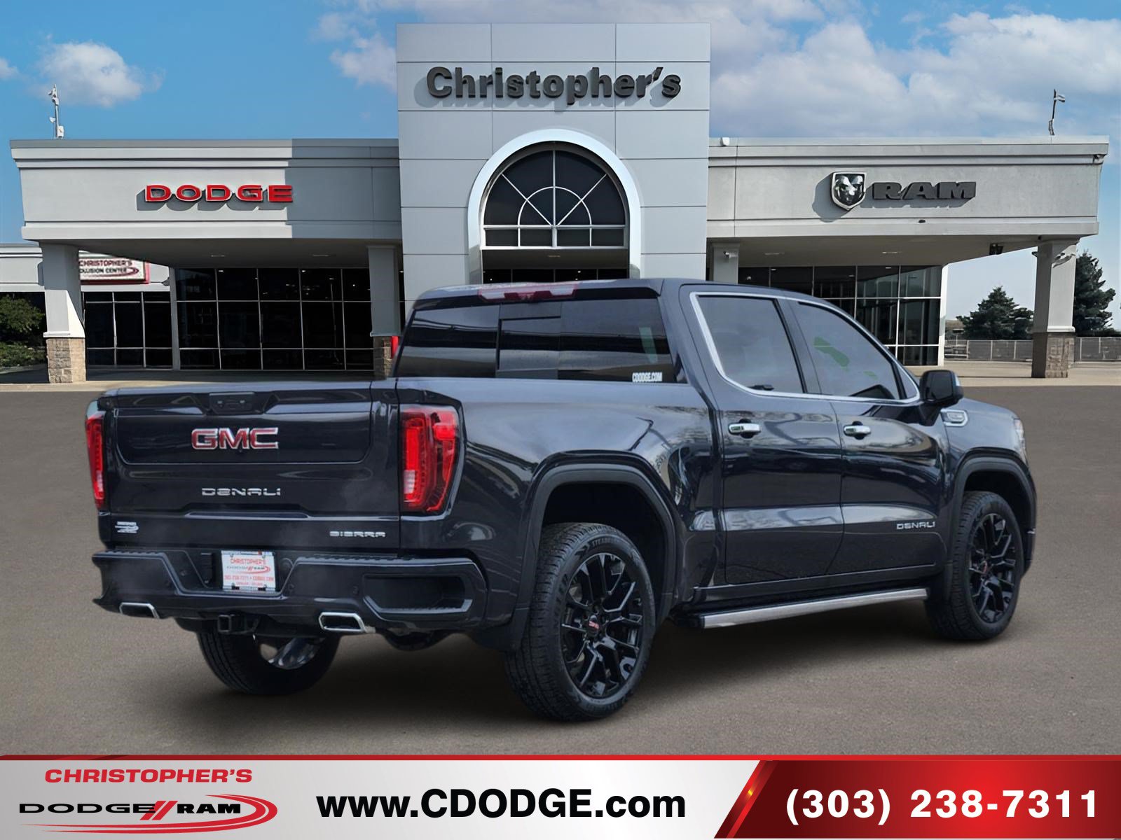 Used 2023 GMC Sierra 1500 Denali w/ Technology Package AWD/4WD image 3