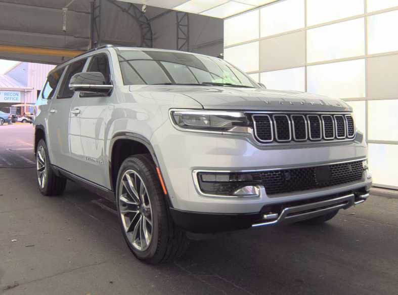 Used 2024 Jeep Wagoneer L Series III w/ Premium Group I AWD/4WD image 8