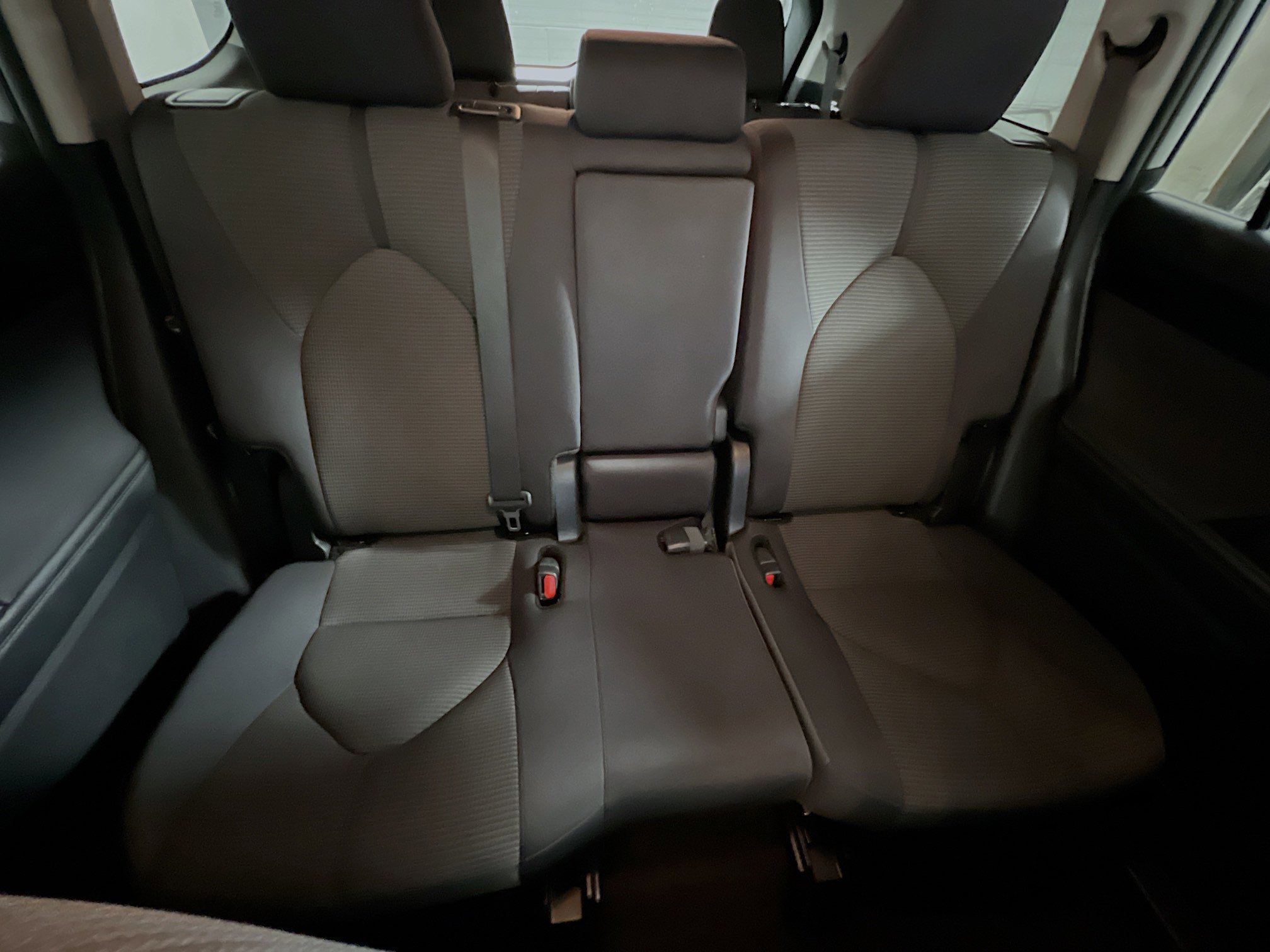 Used 2024 Toyota Highlander LE AWD/4WD image 33