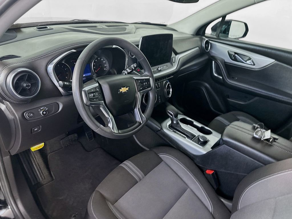 Used 2025 Chevrolet Blazer LT FWD image 29