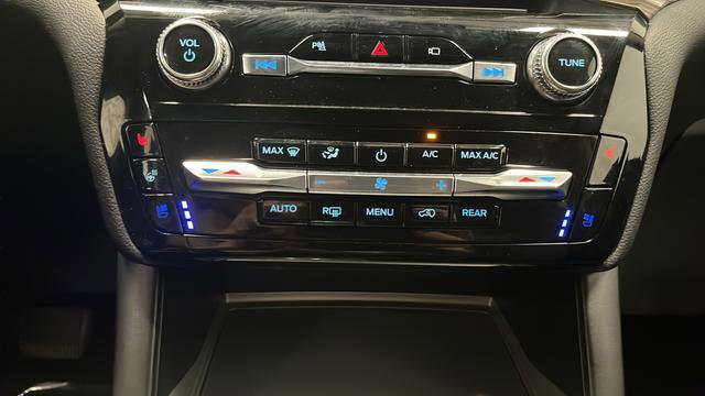 Used 2023 Ford Explorer Limited w/ Hybrid Equipment Group 310A AWD/4WD image 17