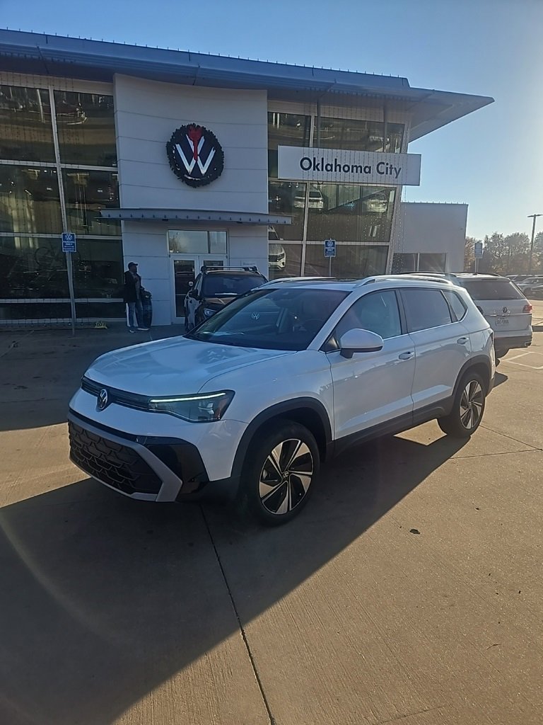 New 2026 Volkswagen Taos SE image 1