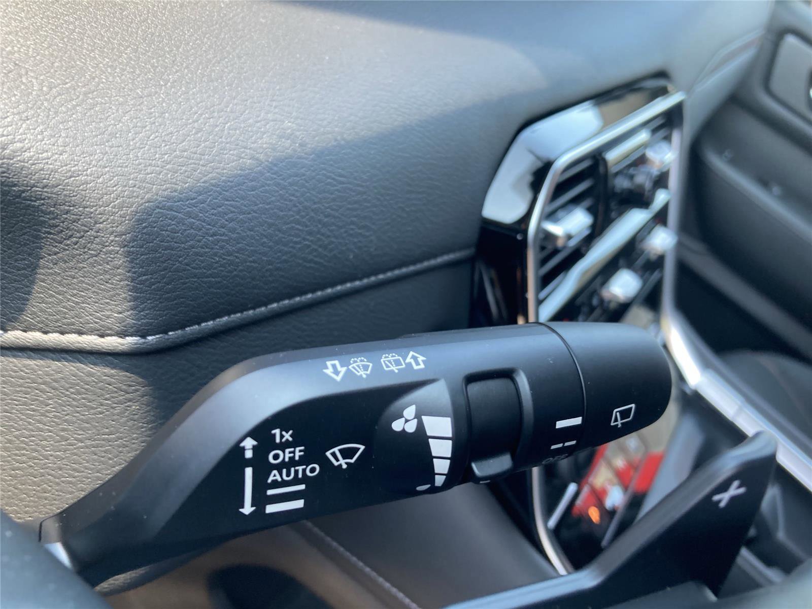 New 2025 Nissan Armada SL w/ Captain's Chari Seat Package image 25