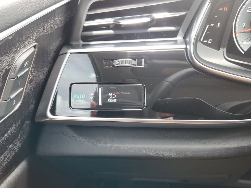 Used 2025 Audi Q8 Prestige w/ Prestige Package AWD/4WD image 26
