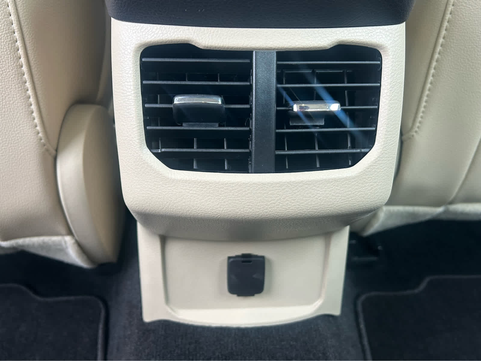 Used 2014 Ford Fusion SE w/ Equipment Group 202A FWD image 8