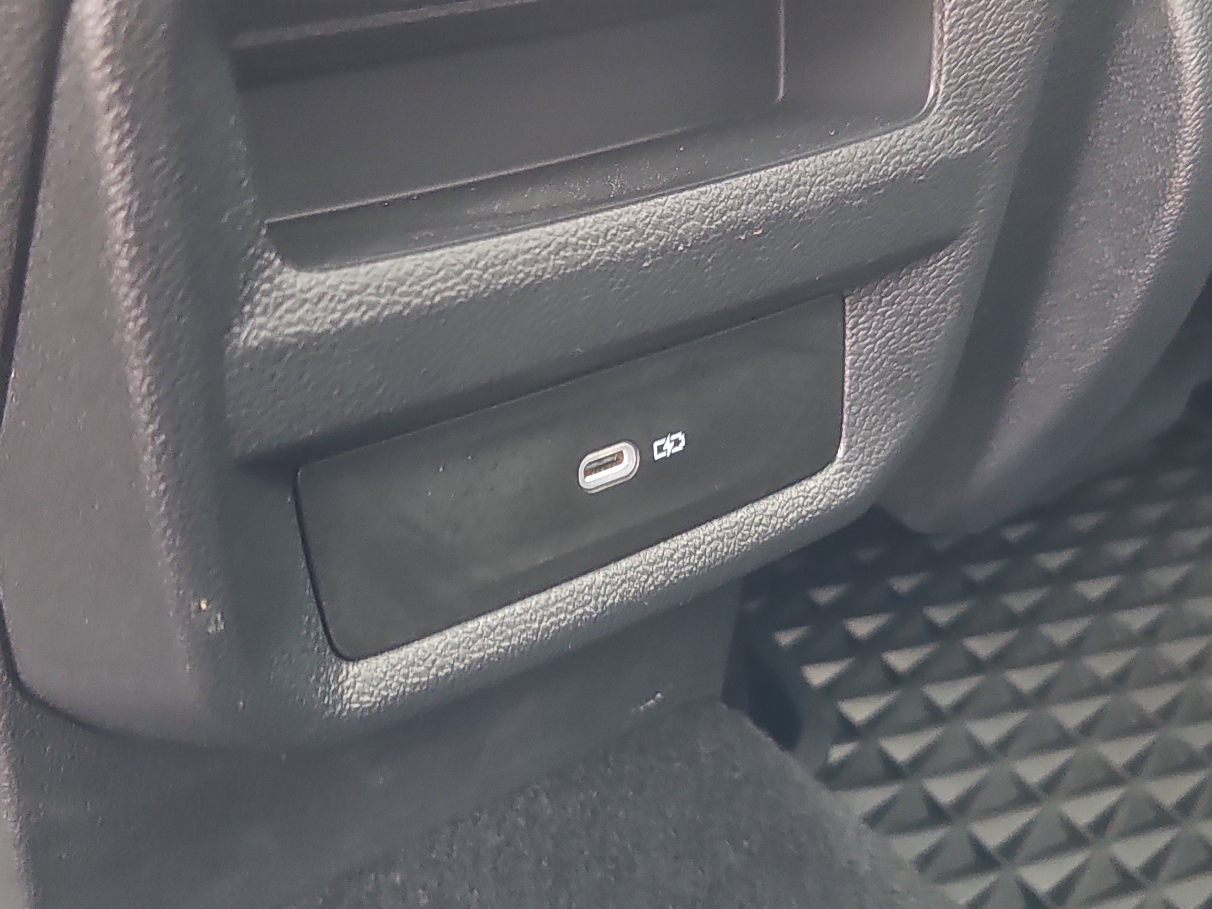 Used 2025 Volkswagen Taos SEL image 15