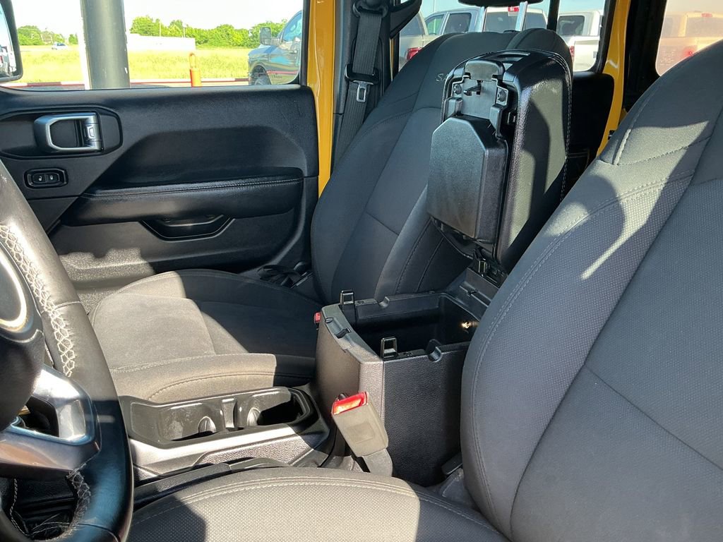 Used 2018 Jeep Wrangler Unlimited Sahara AWD/4WD image 19