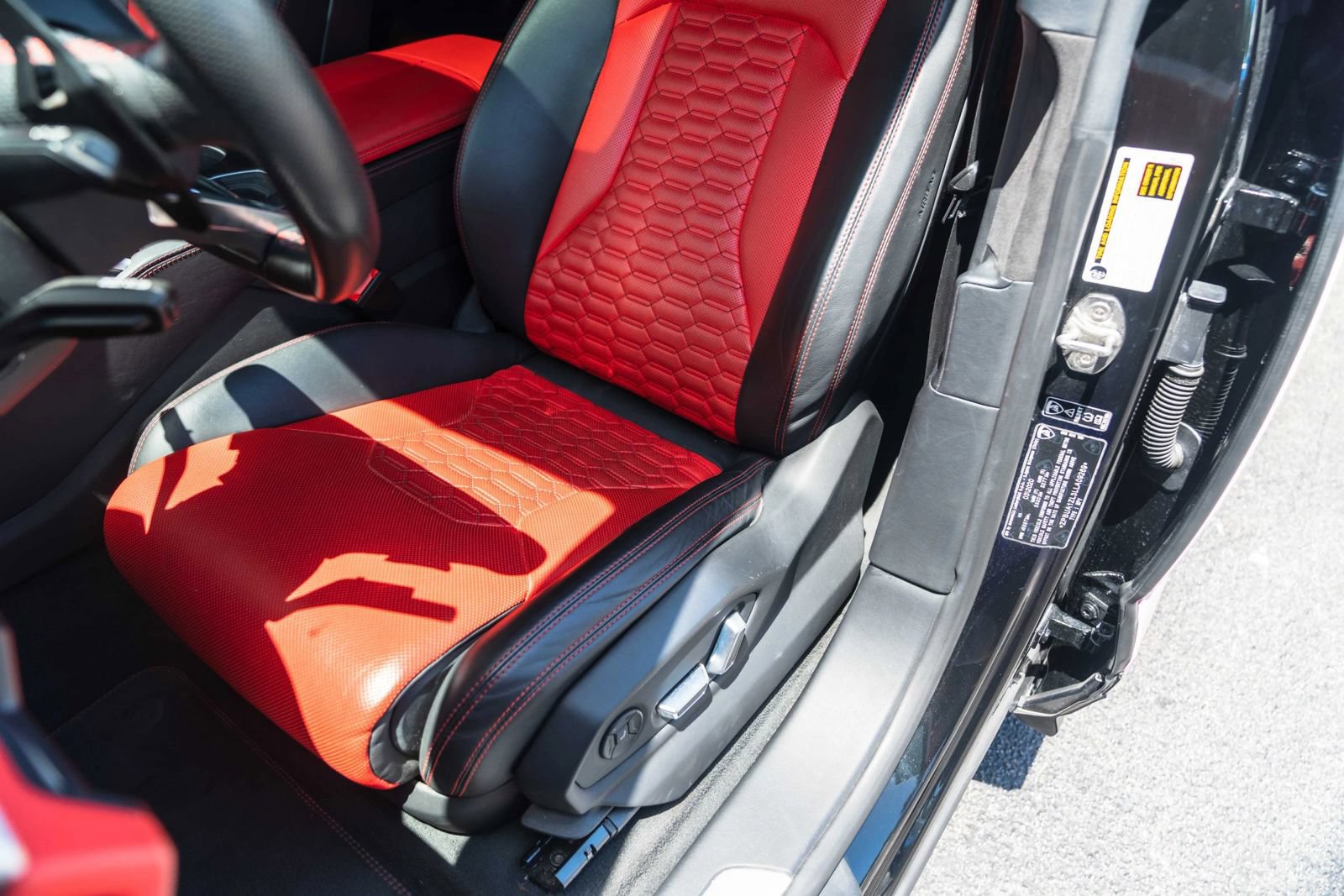 Used 2020 Lamborghini Urus AWD/4WD image 36